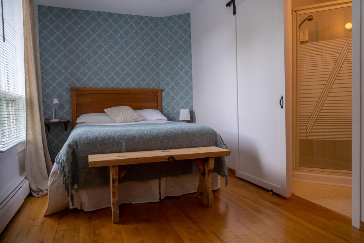 Bed and Breakfast Au Coq Du Bonheur Magog Exterior foto